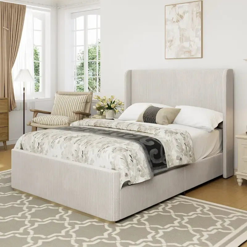 Letto imbottito con struttura in velluto a coste, testiera con orecchie, pediera alta, grigio chiaro