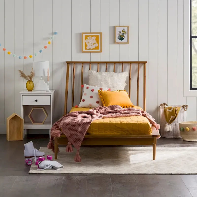 Letto a piattaforma con montanti in legno massello