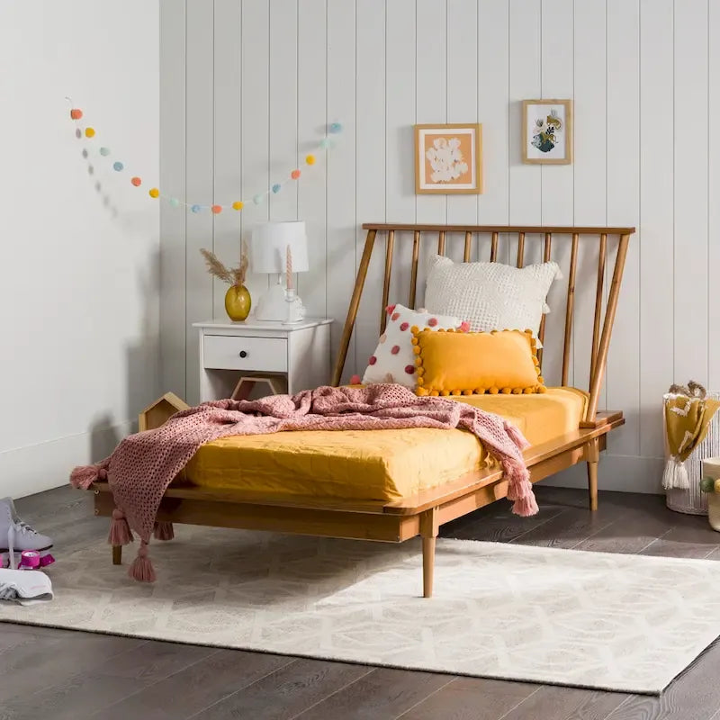 Letto a piattaforma con montanti in legno massello