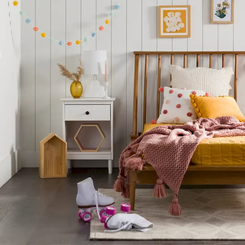 Letto a piattaforma con montanti in legno massello