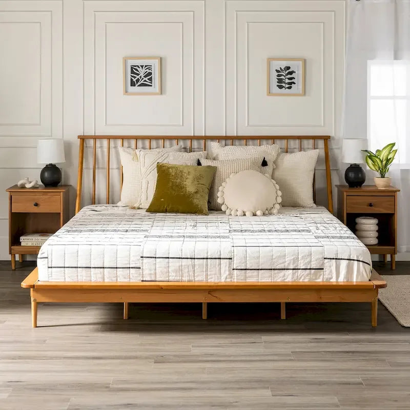 Letto a piattaforma con montanti in legno massello