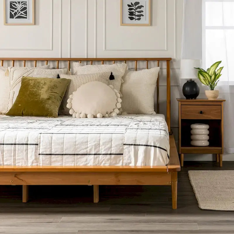 Letto a piattaforma con montanti in legno massello