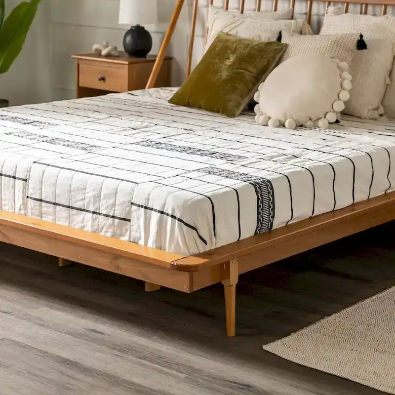 Letto a piattaforma con montanti in legno massello