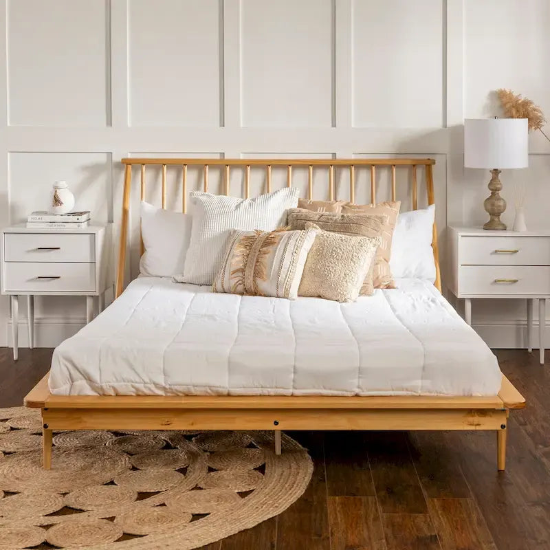 Letto a piattaforma con montanti in legno massello