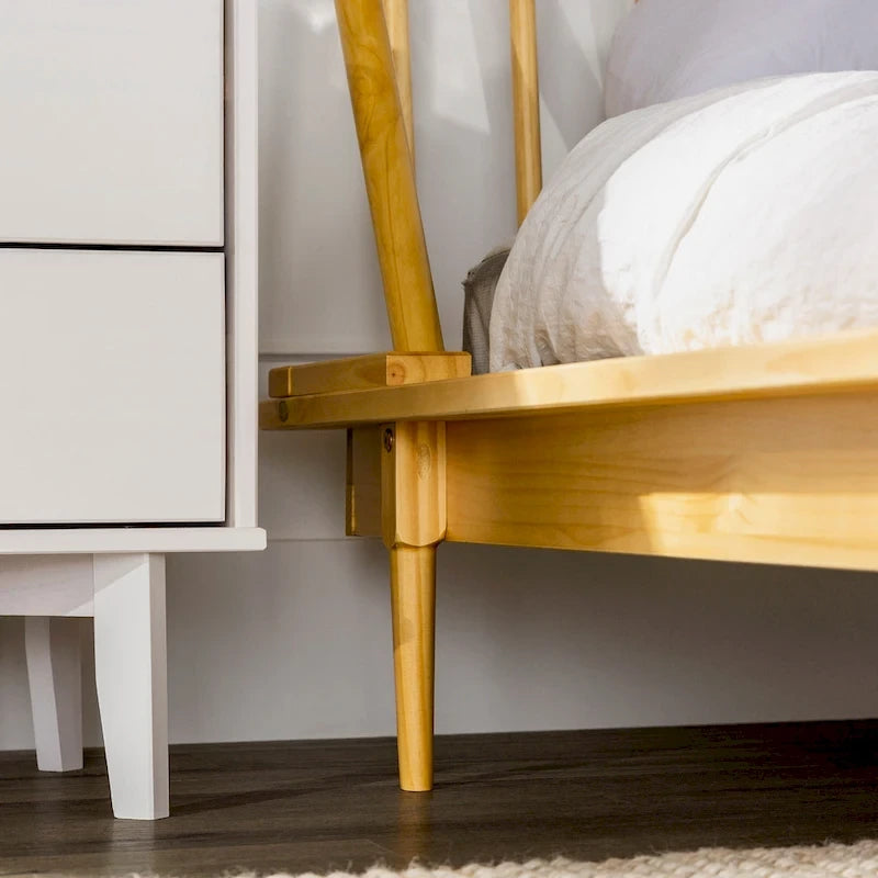 Letto a piattaforma con montanti in legno massello